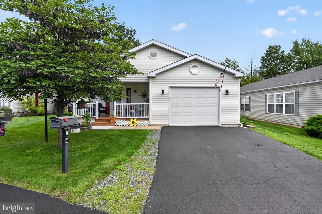 104 DYER CT, ROYERSFORD, PA 19468 — exterior