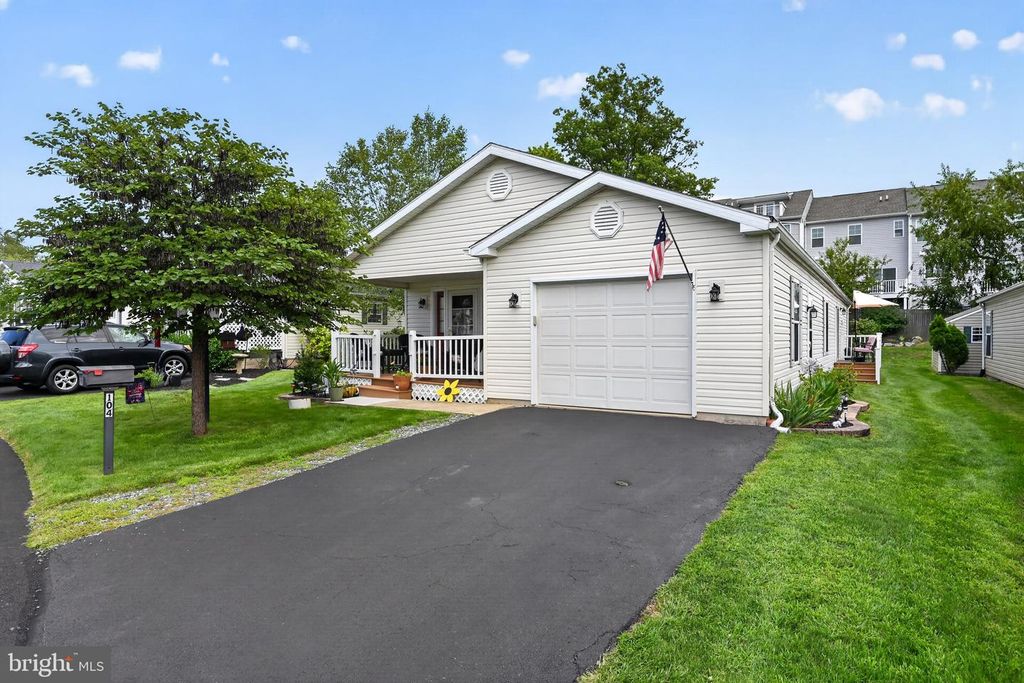 104 DYER CT, ROYERSFORD, PA 19468 — photo 2