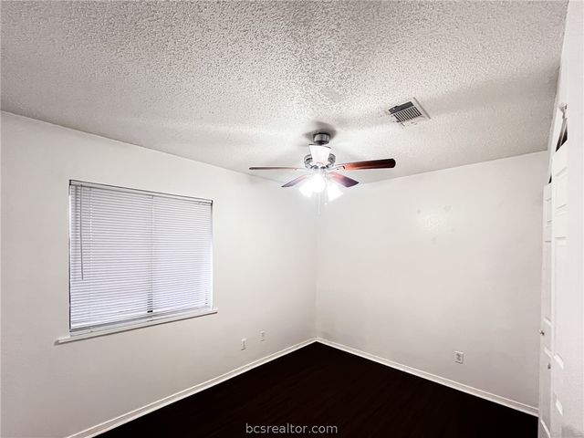 800 Pine Street, Hearne, TX 77859