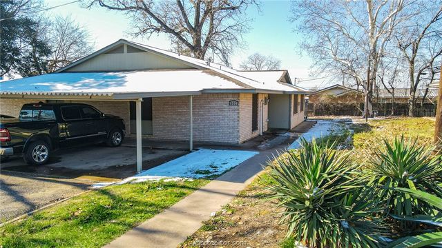 800 Pine Street, Hearne, TX 77859