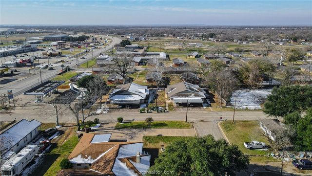 800 Pine Street, Hearne, TX 77859