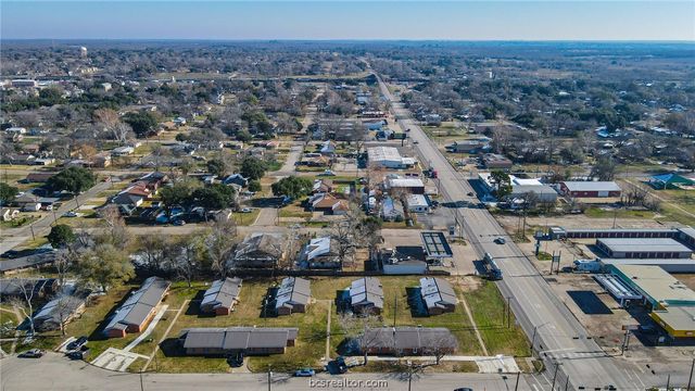 800 Pine Street, Hearne, TX 77859