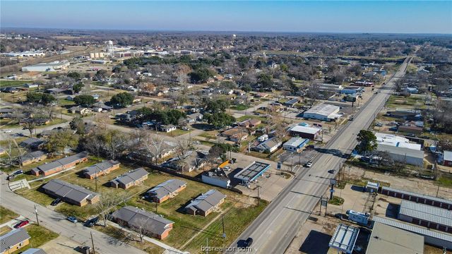 800 Pine Street, Hearne, TX 77859