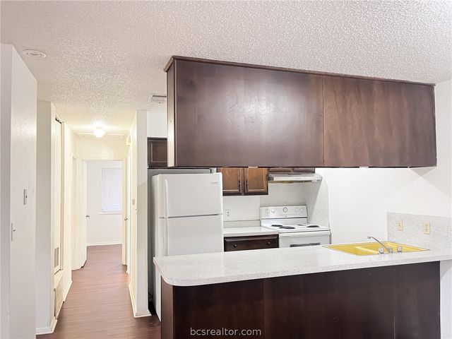 800 Pine Street, Hearne, TX 77859