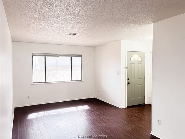 800 Pine Street, Hearne, TX 77859