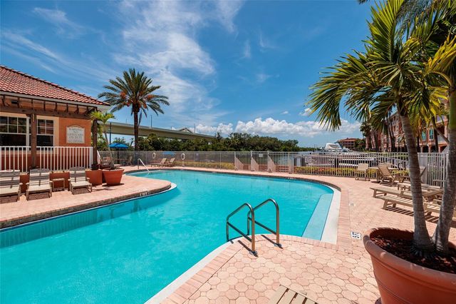 5000 CULBREATH KEY WAY 4-105, Tampa, FL 33611