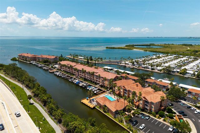 5000 CULBREATH KEY WAY 4-105, Tampa, FL 33611