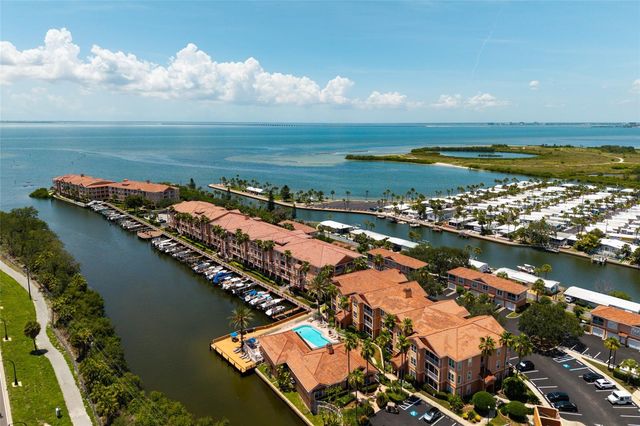 5000 CULBREATH KEY WAY 4-105, Tampa, FL 33611