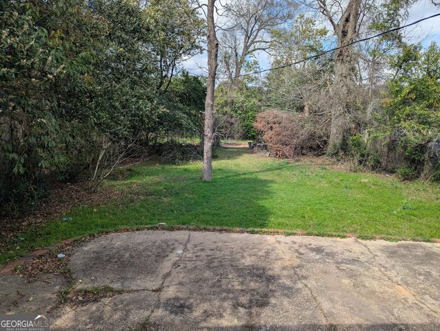 611 Whitney Avenue, Albany, GA 31701