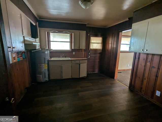 611 Whitney Avenue, Albany, GA 31701