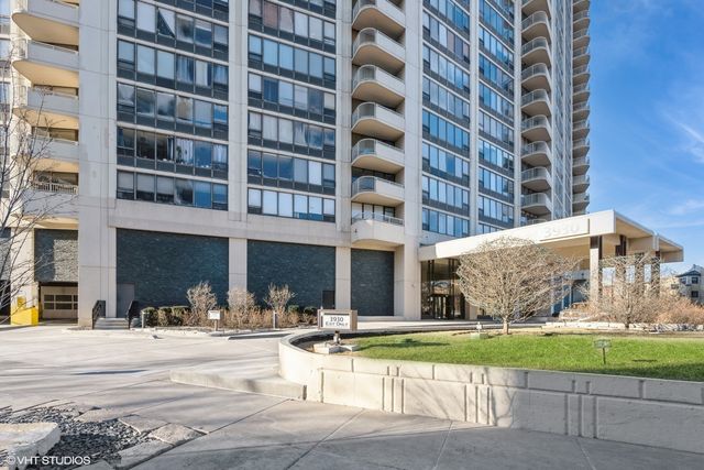3930 N Pine Grove Avenue 604, Chicago, IL 60613