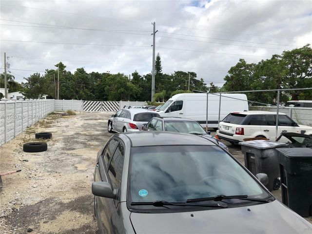 707 N Dixie Highway, Hallandale Beach, FL 33009