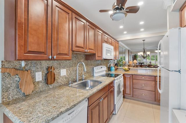 1041 Orange Terrace 104, Delray Beach, FL 33445