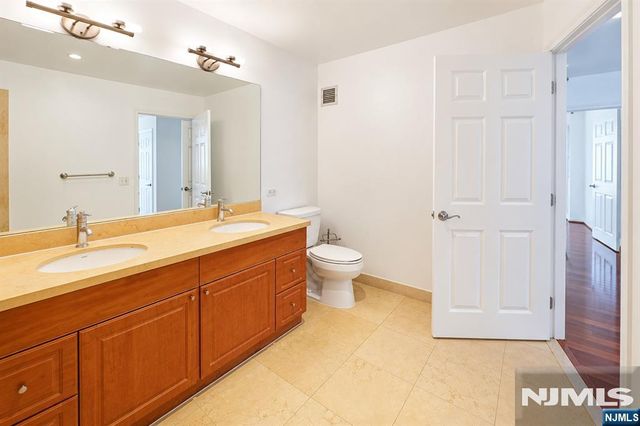 3203 City Place 3203, Edgewater, NJ 07020