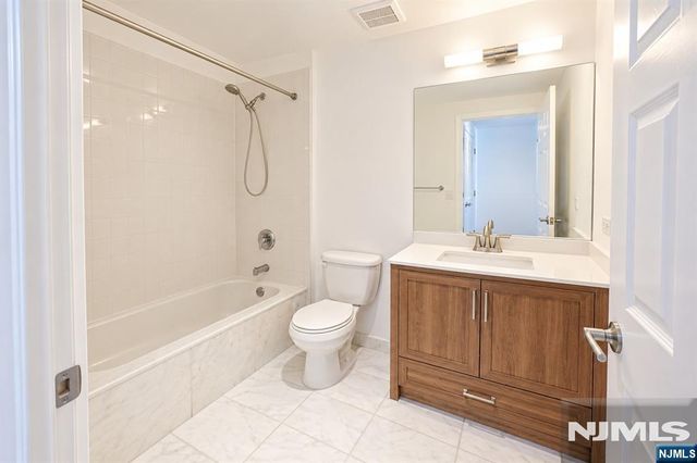 3203 City Place 3203, Edgewater, NJ 07020