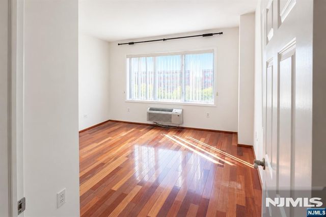3203 City Place 3203, Edgewater, NJ 07020