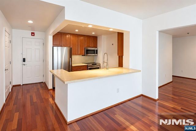 3203 City Place 3203, Edgewater, NJ 07020