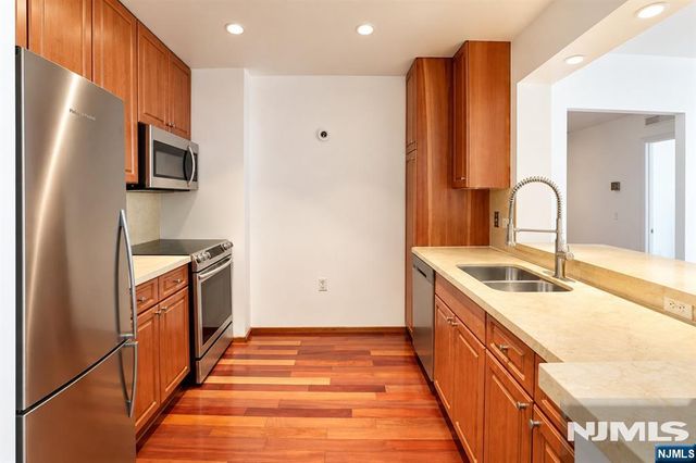 3203 City Place 3203, Edgewater, NJ 07020