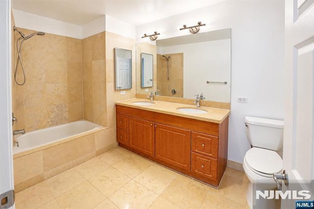 3203 City Place 3203, Edgewater, NJ 07020