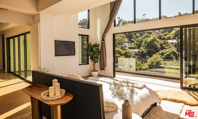 3920 Knobhill Drive, Sherman Oaks, CA 91423