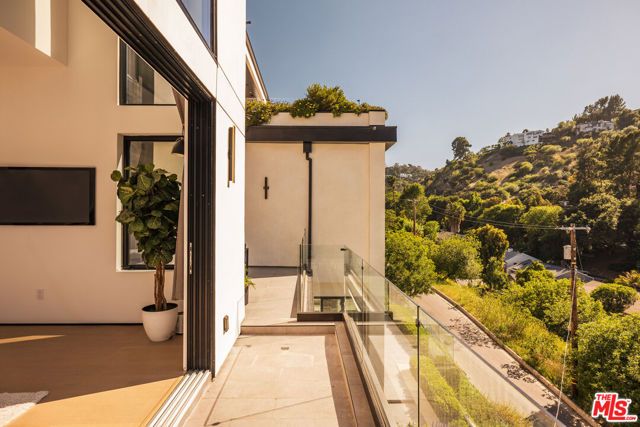 3920 Knobhill Drive, Sherman Oaks, CA 91423