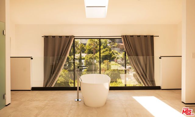 3920 Knobhill Drive, Sherman Oaks, CA 91423