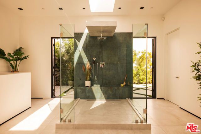 3920 Knobhill Drive, Sherman Oaks, CA 91423