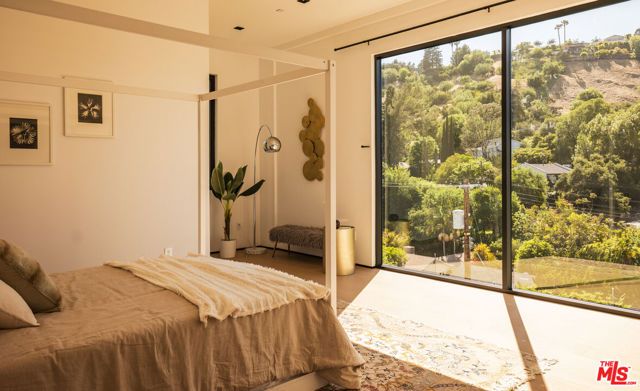 3920 Knobhill Drive, Sherman Oaks, CA 91423