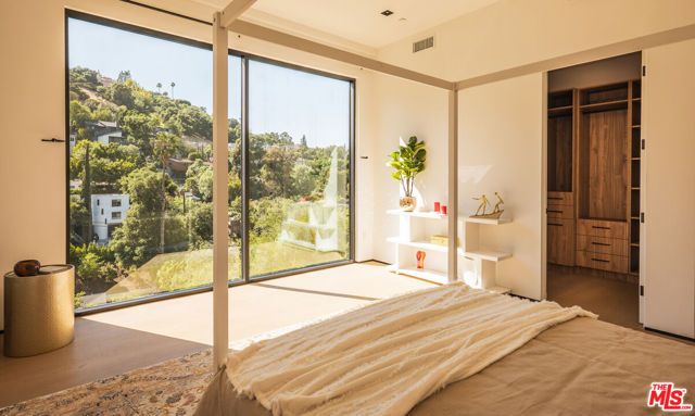 3920 Knobhill Drive, Sherman Oaks, CA 91423