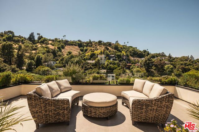 3920 Knobhill Drive, Sherman Oaks, CA 91423