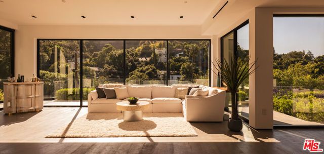 3920 Knobhill Drive, Sherman Oaks, CA 91423