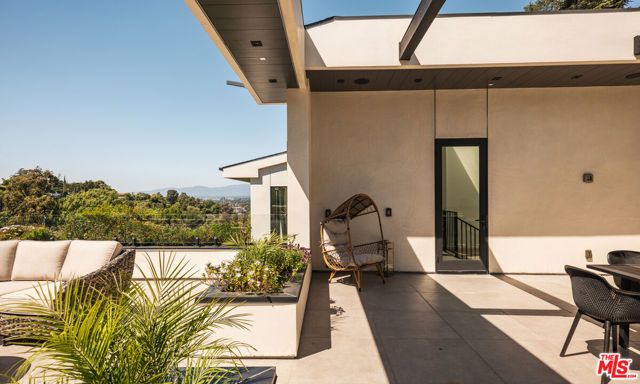 3920 Knobhill Drive, Sherman Oaks, CA 91423