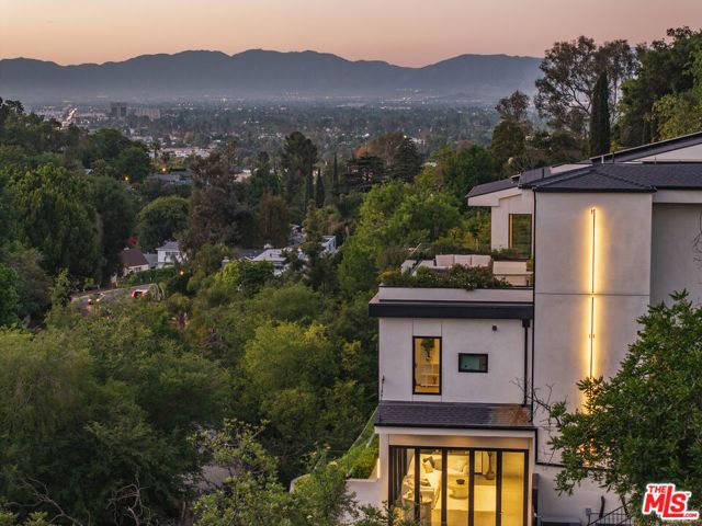 3920 Knobhill Drive, Sherman Oaks, CA 91423