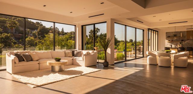 3920 Knobhill Drive, Sherman Oaks, CA 91423