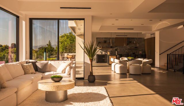 3920 Knobhill Drive, Sherman Oaks, CA 91423