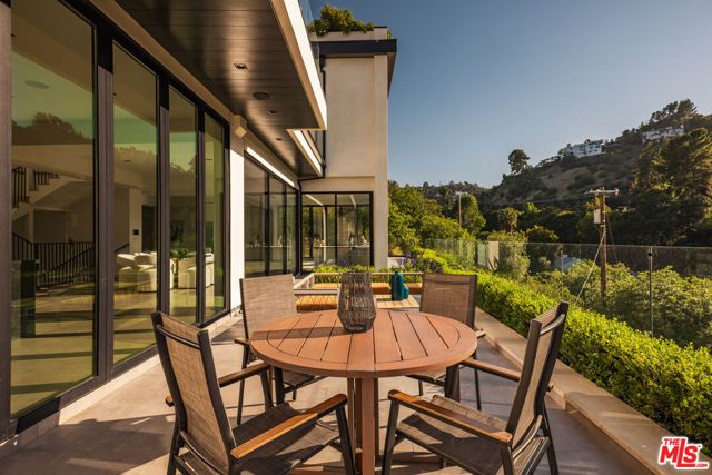 3920 Knobhill Drive, Sherman Oaks, CA 91423