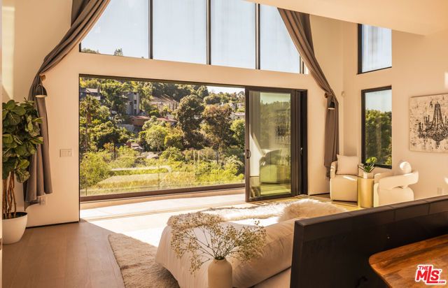 3920 Knobhill Drive, Sherman Oaks, CA 91423