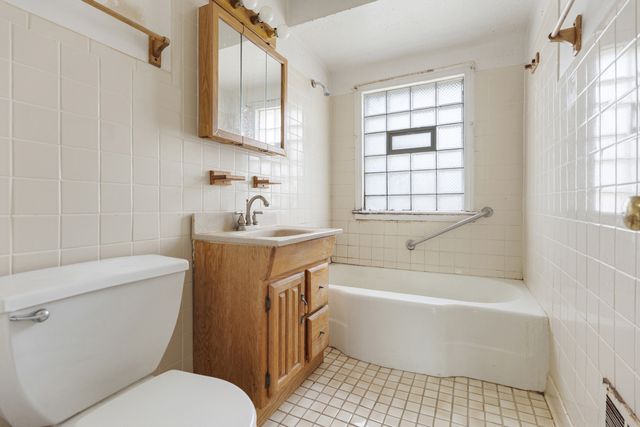 2556 E 97th Place, Chicago, IL 60617