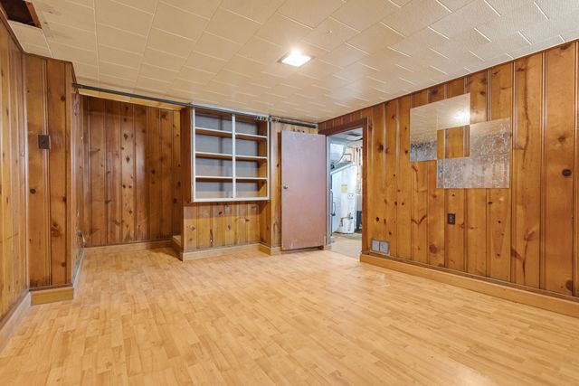 2556 E 97th Place, Chicago, IL 60617