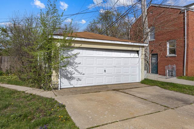 2556 E 97th Place, Chicago, IL 60617