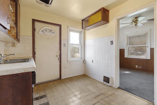 2556 E 97th Place, Chicago, IL 60617