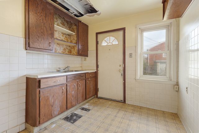 2556 E 97th Place, Chicago, IL 60617