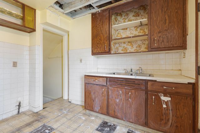 2556 E 97th Place, Chicago, IL 60617