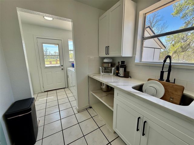 4183 County Road 571, West Columbia, TX 77486