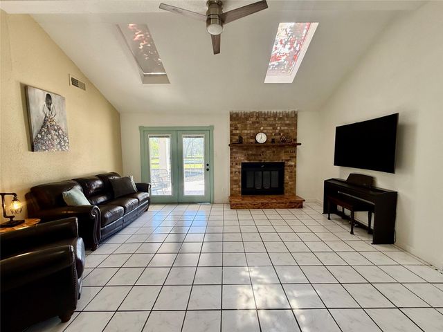 4183 County Road 571, West Columbia, TX 77486