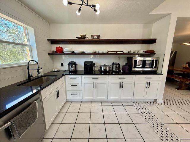 4183 County Road 571, West Columbia, TX 77486