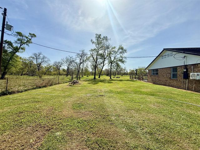 4183 County Road 571, West Columbia, TX 77486