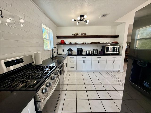 4183 County Road 571, West Columbia, TX 77486