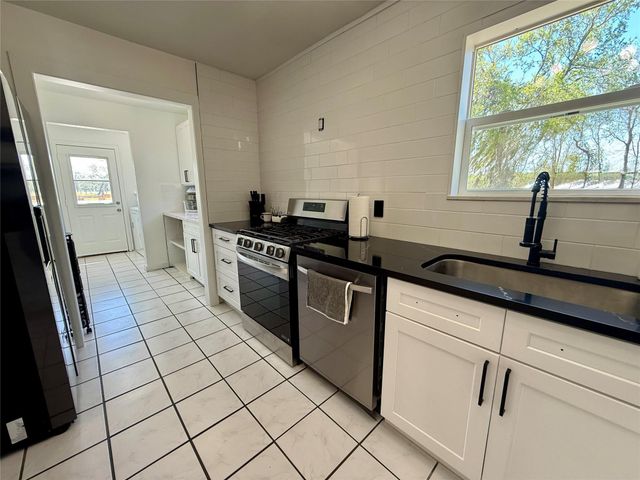 4183 County Road 571, West Columbia, TX 77486