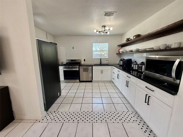 4183 County Road 571, West Columbia, TX 77486